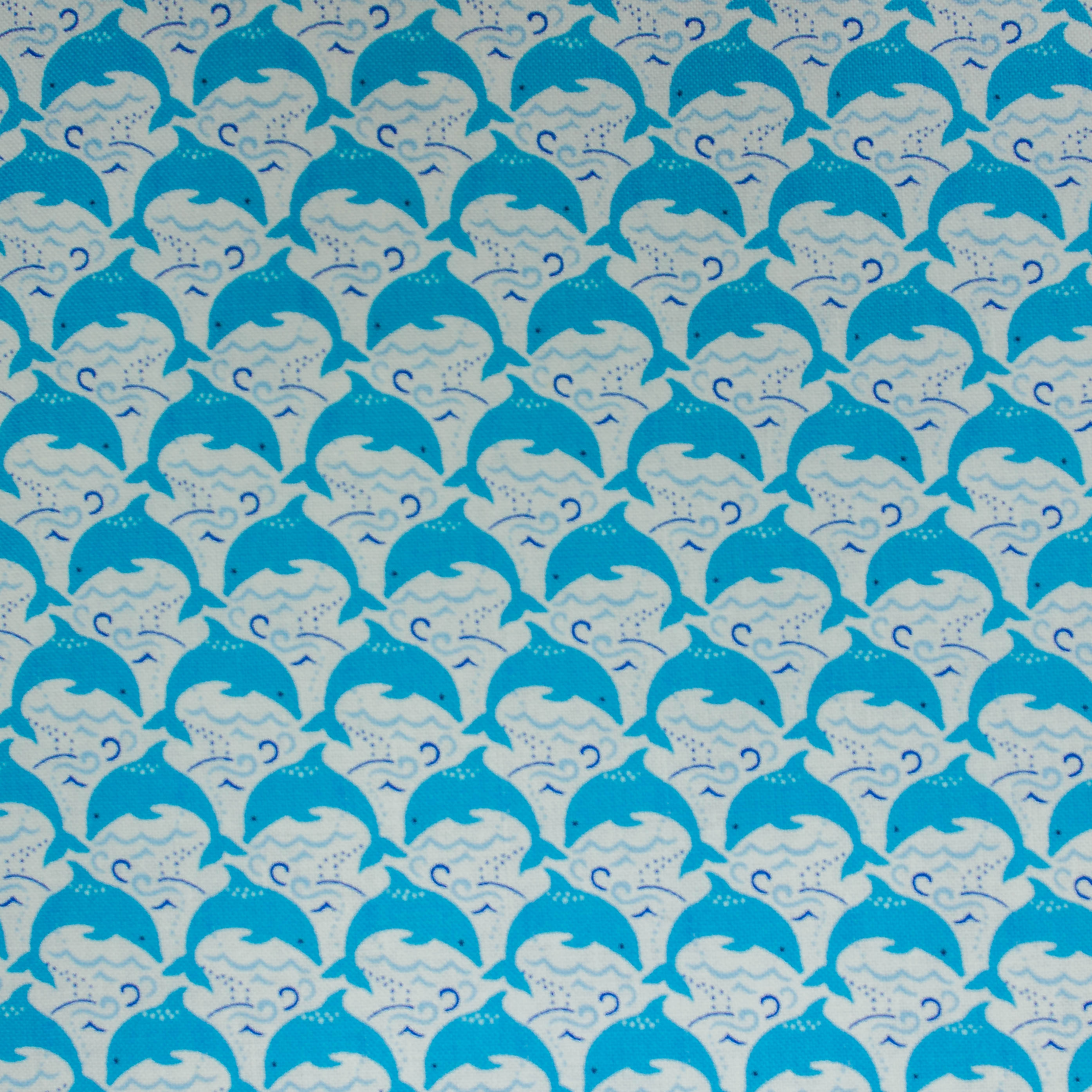 Katoen wit met blauwe dolfijnen